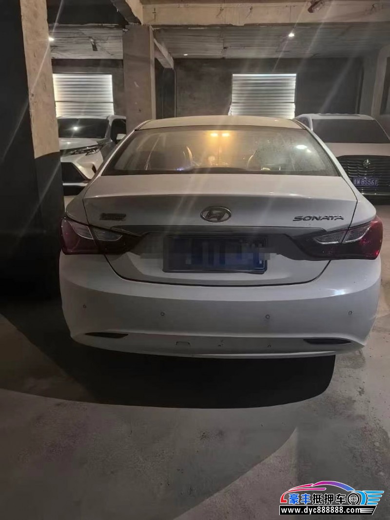 12年现代索纳塔轿车抵押车出售