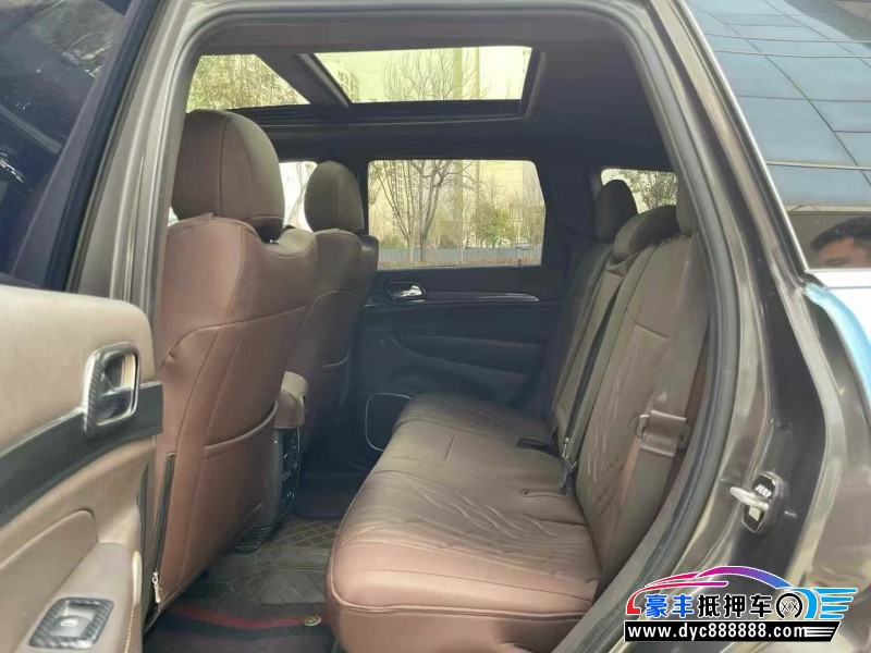 13年Jeep大切诺基轿车抵押车出售