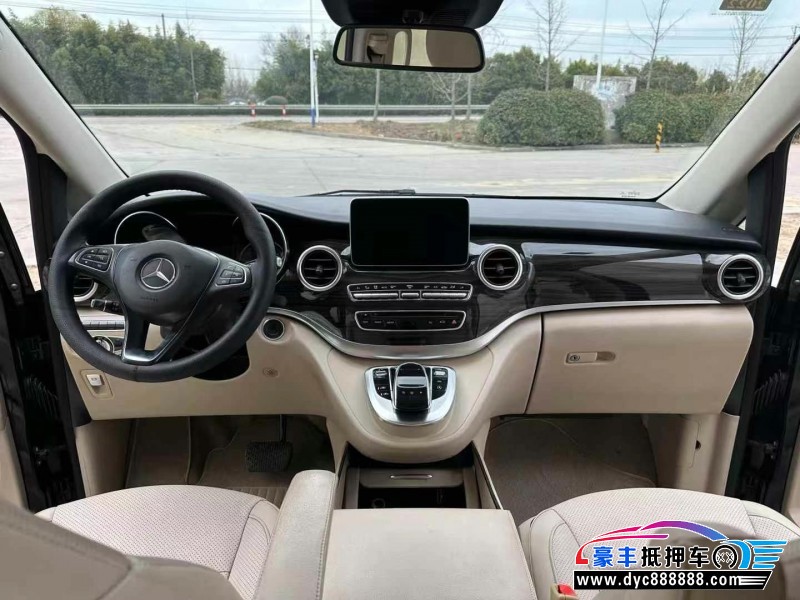 16年奔驰V轿车抵押车出售