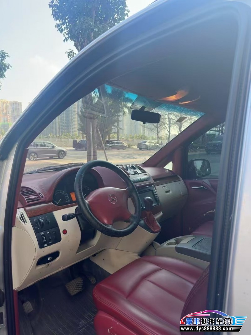 13年奔驰威霆轿车抵押车出售