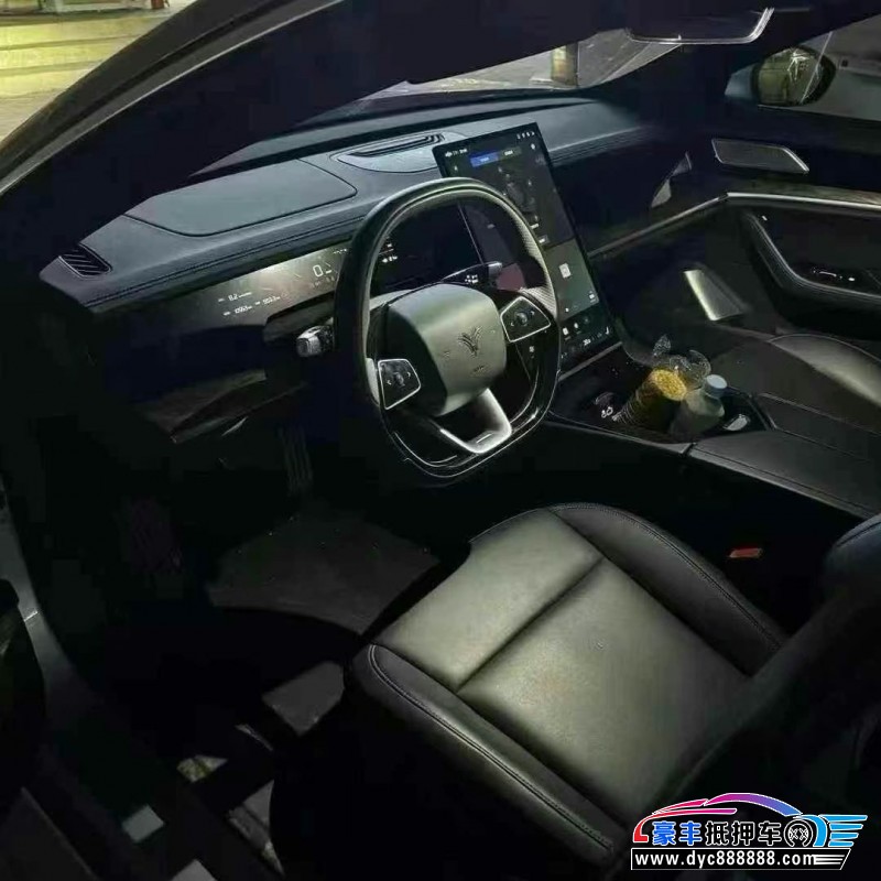 24年哪吒S轿车抵押车出售