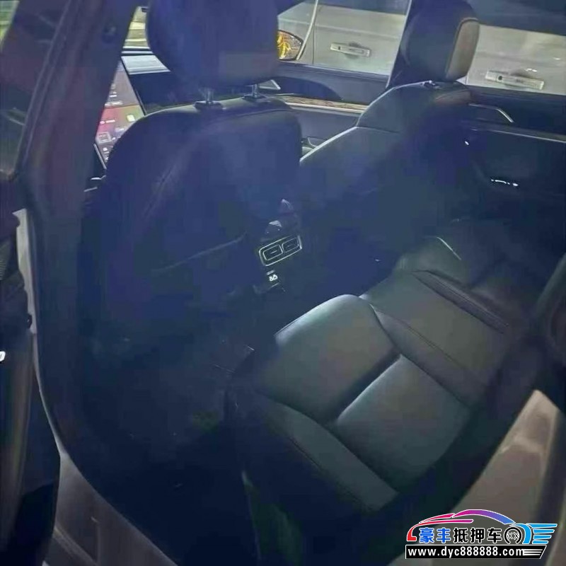 24年哪吒S轿车抵押车出售