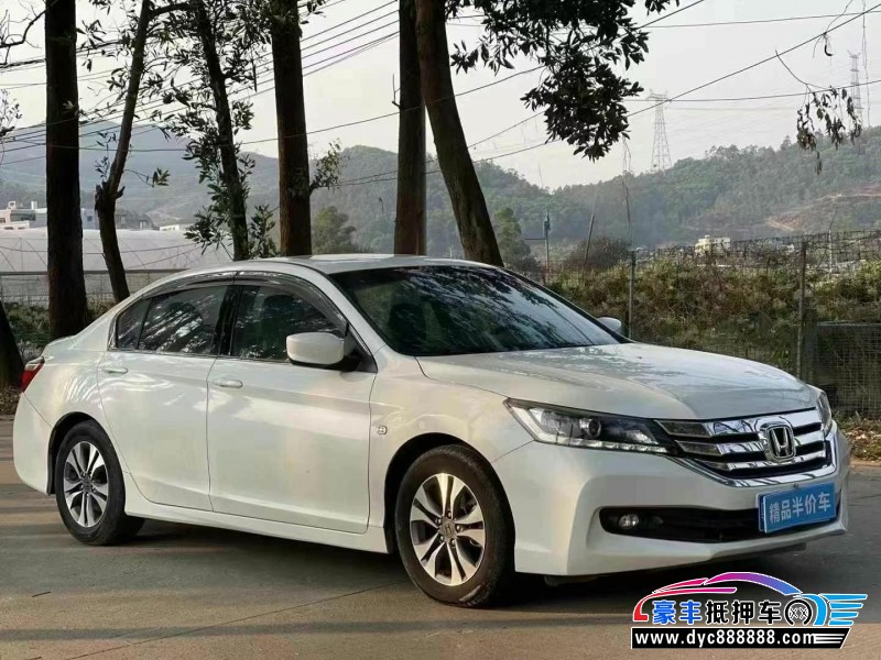 16年本田雅阁轿车抵押车出售