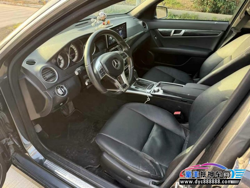 13年奔驰C轿车抵押车出售