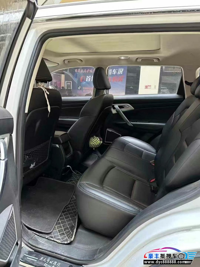 20年吉利博越轿车抵押车出售