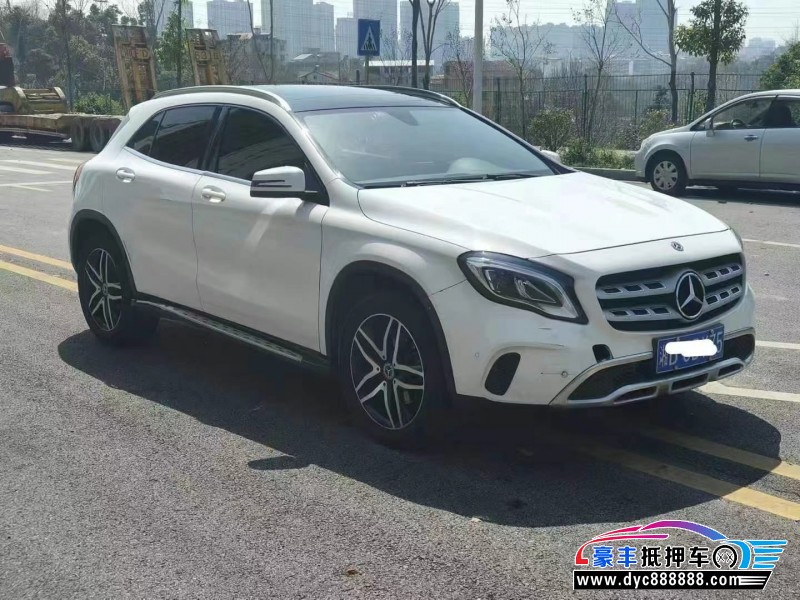 17年奔驰GLA轿车抵押车出售