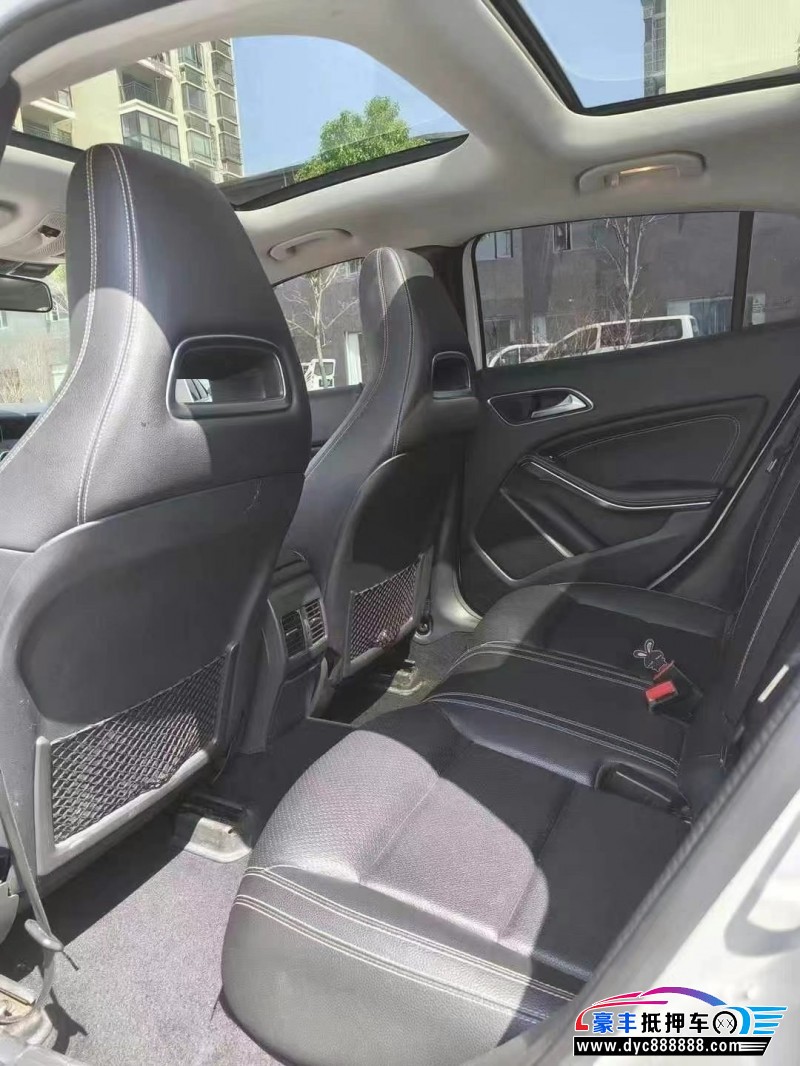 17年奔驰GLA轿车抵押车出售