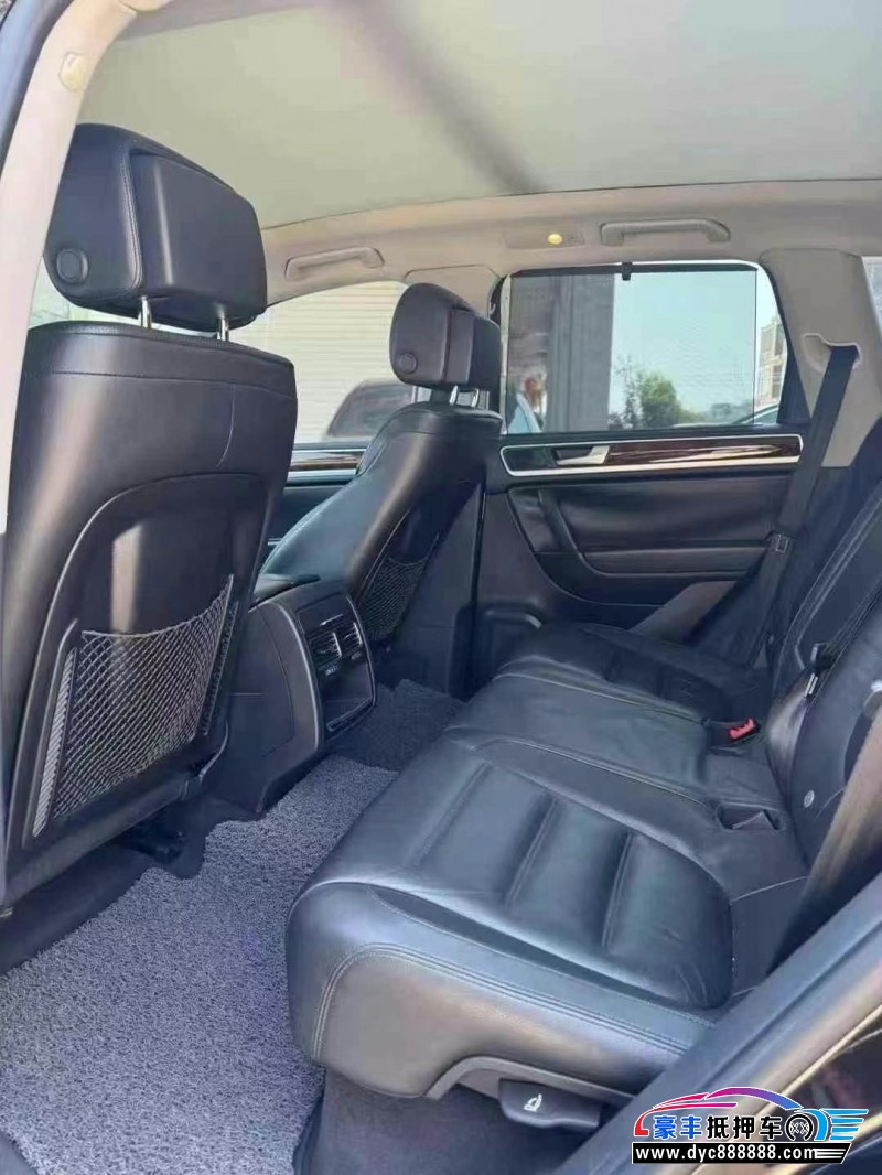 14年大众途锐轿车抵押车出售