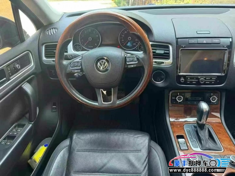 14年大众途锐轿车抵押车出售