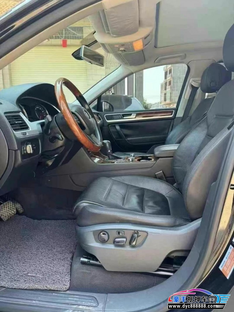 14年大众途锐轿车抵押车出售