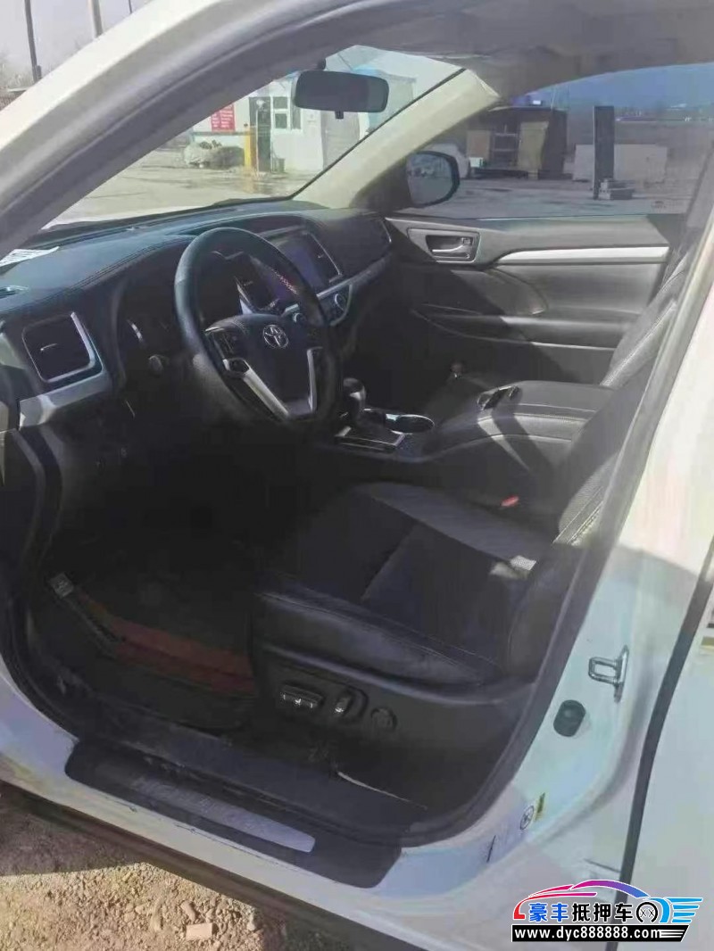 16年丰田汉兰达轿车抵押车出售