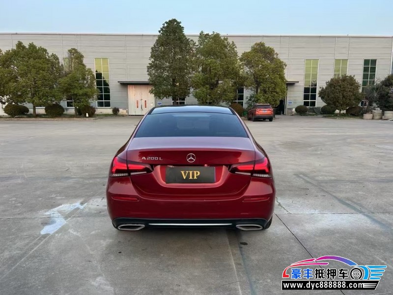 19年奔驰A轿车抵押车出售