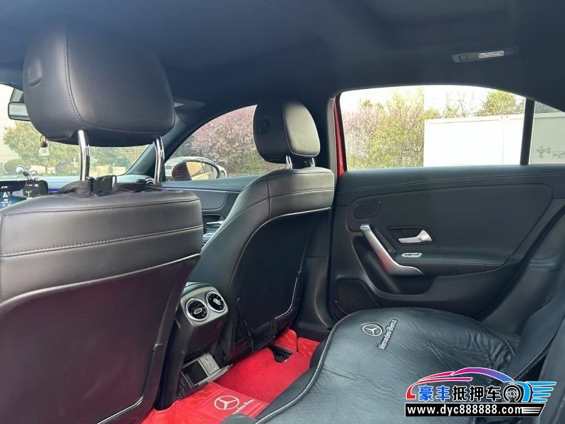 19年奔驰A轿车抵押车出售