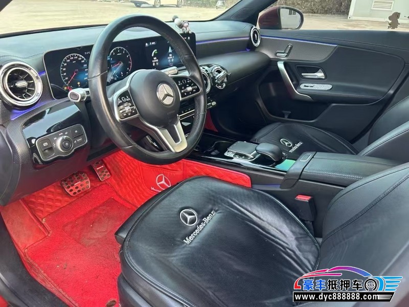 19年奔驰A轿车抵押车出售