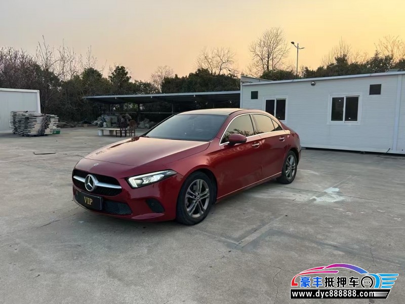 19年奔驰A轿车抵押车出售