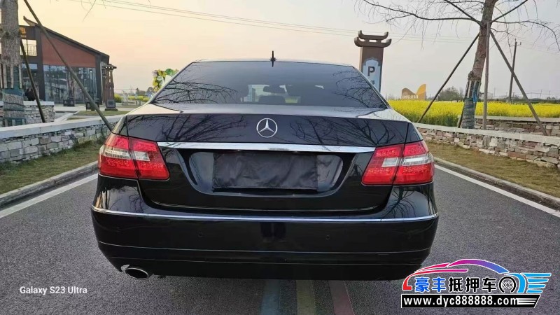 12年奔驰E轿车抵押车出售