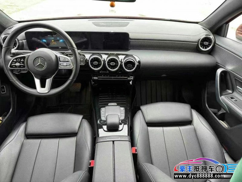 21年奔驰A轿车抵押车出售