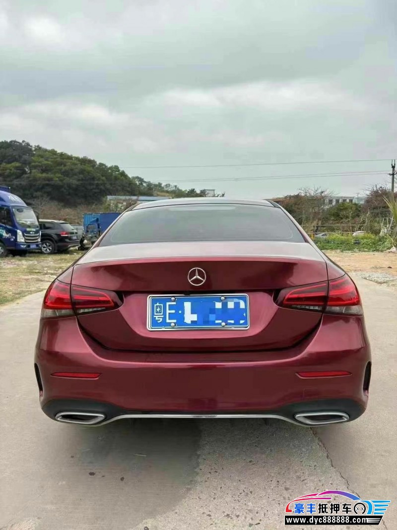 21年奔驰A轿车抵押车出售