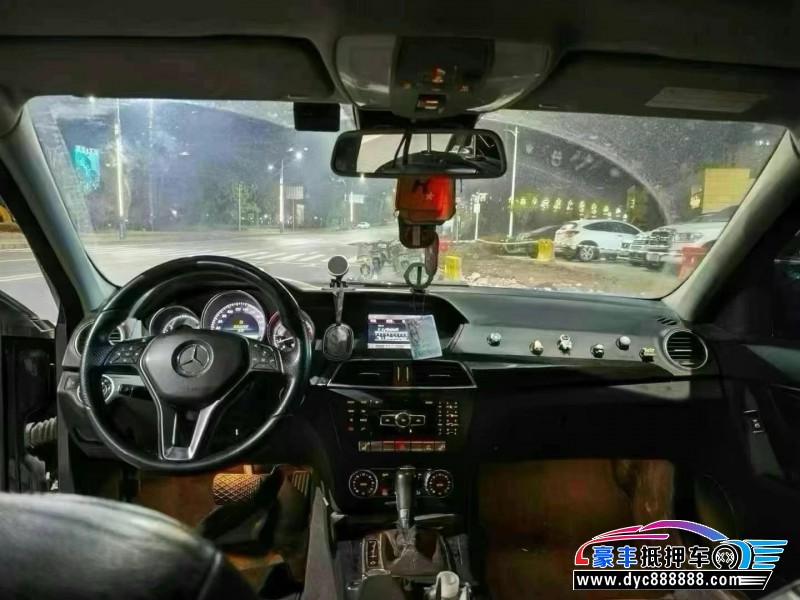13年奔驰C轿车抵押车出售