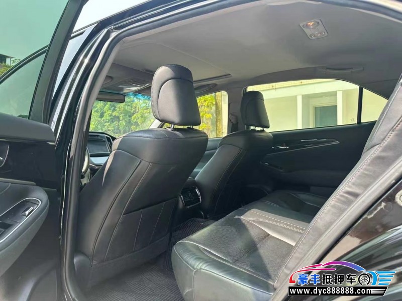 17年丰田皇冠轿车抵押车出售