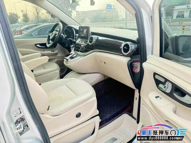 17年奔驰V轿车抵押车出售