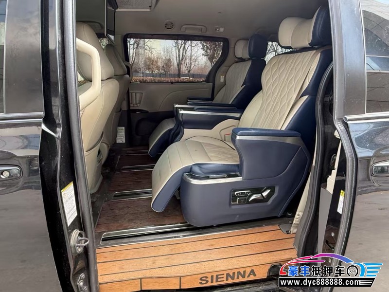 20年丰田塞纳轿车抵押车出售