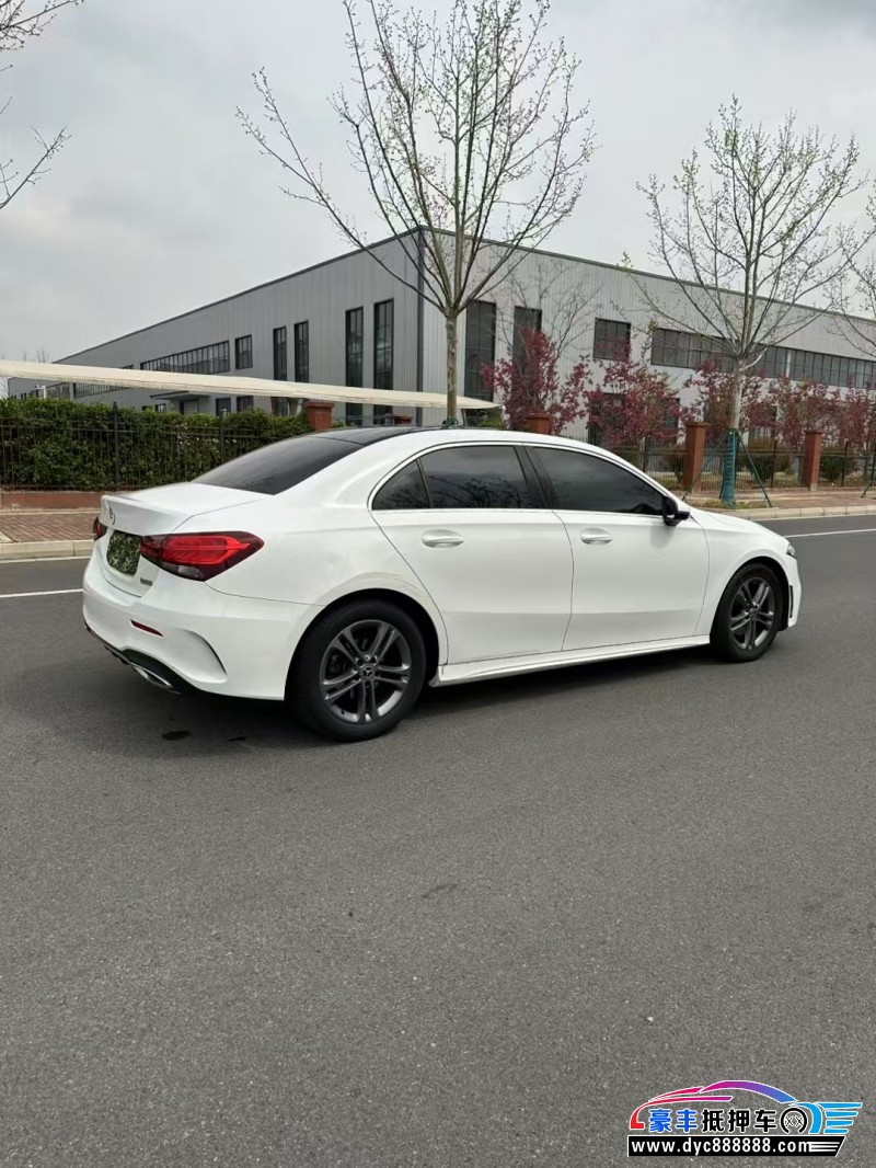 20年奔驰A轿车抵押车出售