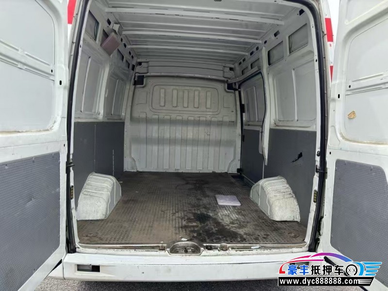 21年上汽大通V80轿车抵押车出售