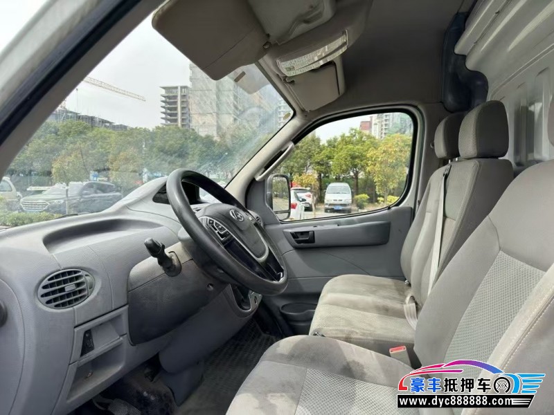 21年上汽大通V80轿车抵押车出售