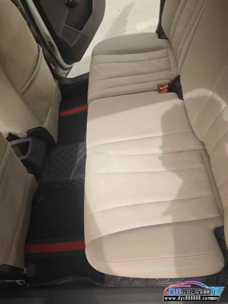 18年宝骏310W轿车抵押车出售