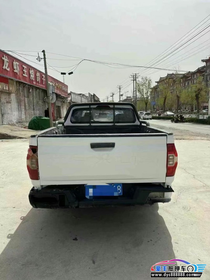 18年上汽大通T60轿车抵押车出售