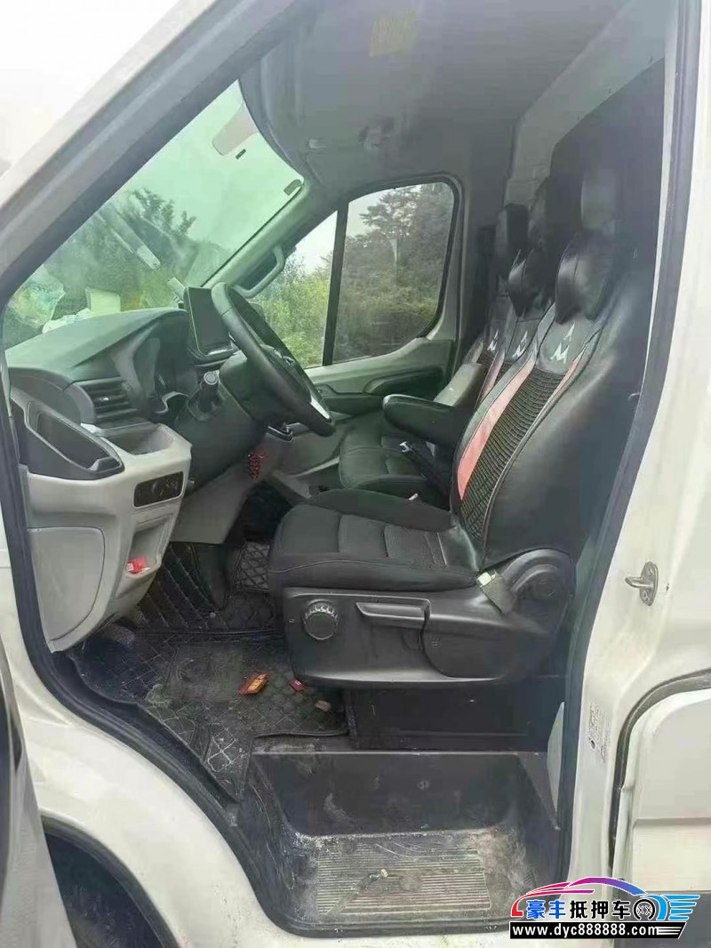 22年上汽大通V90轿车抵押车出售