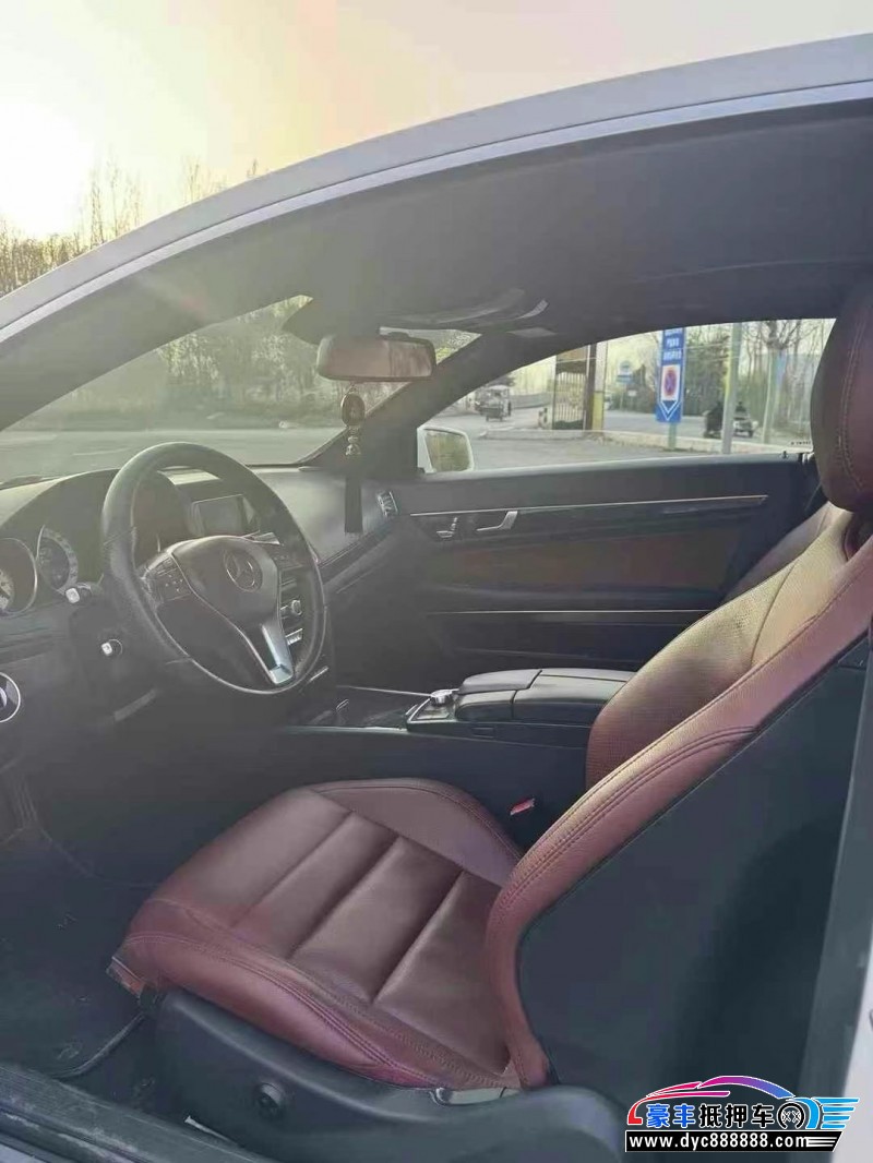 14年奔驰E轿车抵押车出售