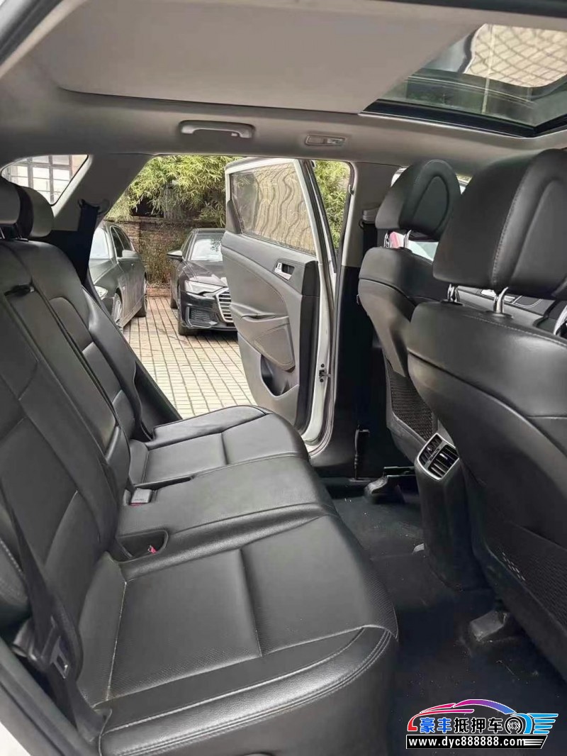 18年现代途胜轿车抵押车出售