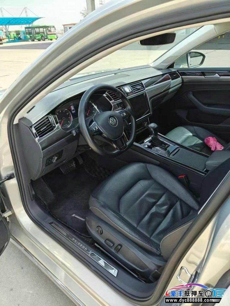 17年大众辉昂轿车抵押车出售