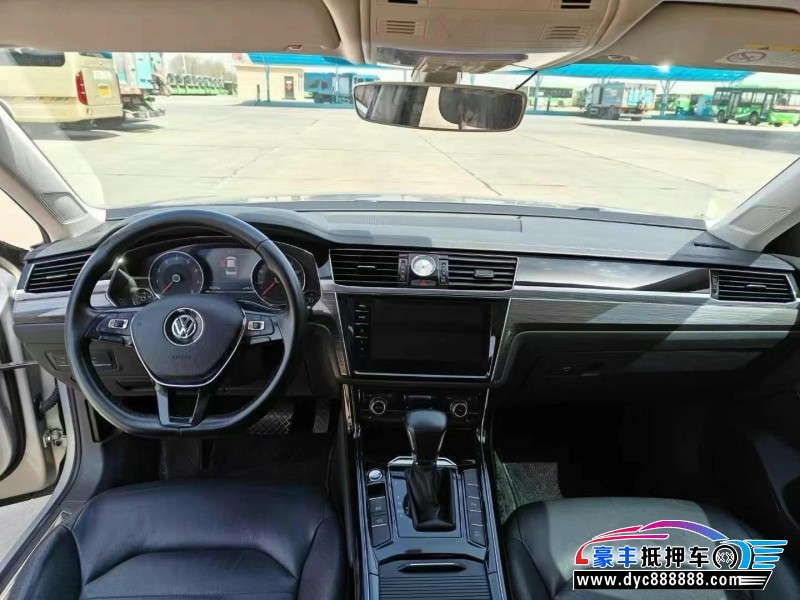 17年大众辉昂轿车抵押车出售