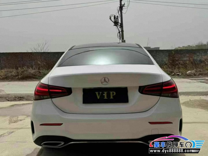 22年奔驰A轿车抵押车出售