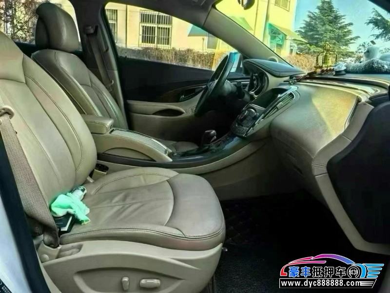 13年别克君越轿车抵押车出售