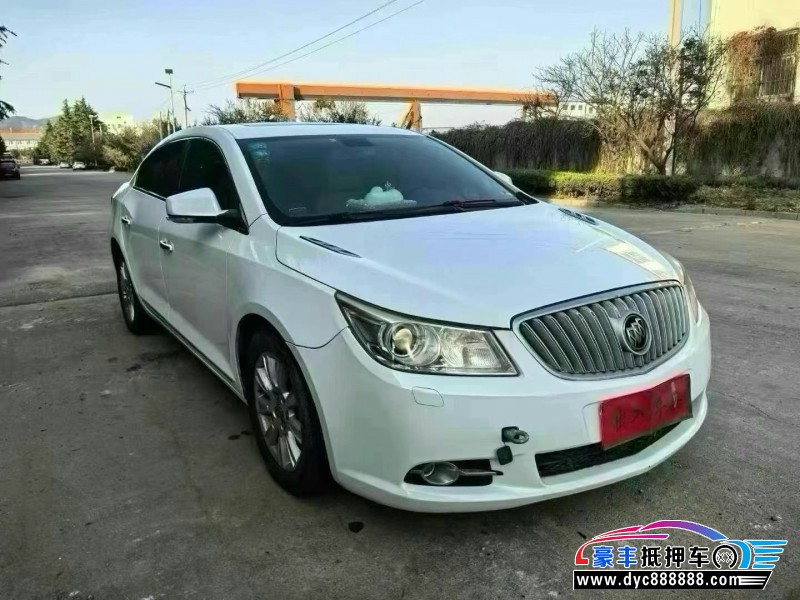 13年别克君越轿车抵押车出售