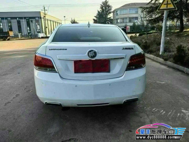 13年别克君越轿车抵押车出售