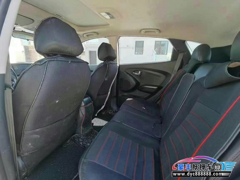 16年现代ix35轿车抵押车出售