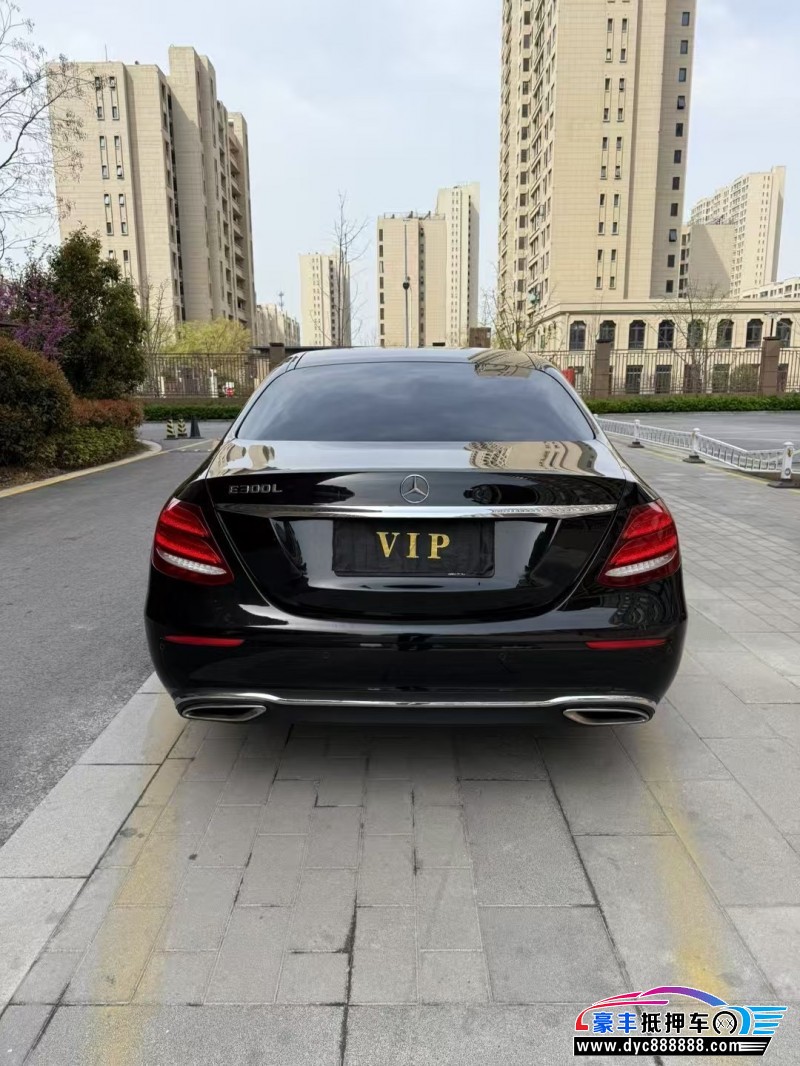 17年奔驰E轿车抵押车出售