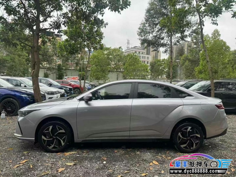 24年吉利几何轿车抵押车出售