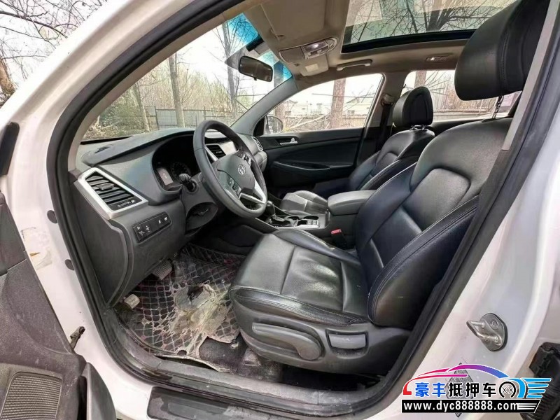 15年现代途胜轿车抵押车出售