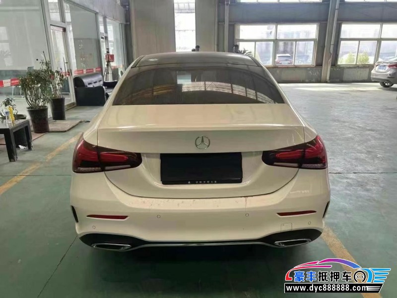 21年奔驰A轿车抵押车出售