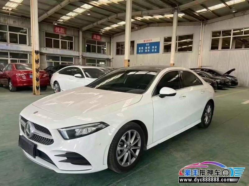 21年奔驰A轿车抵押车出售