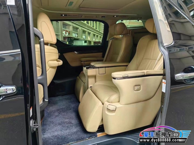 21年丰田皇冠轿车抵押车出售