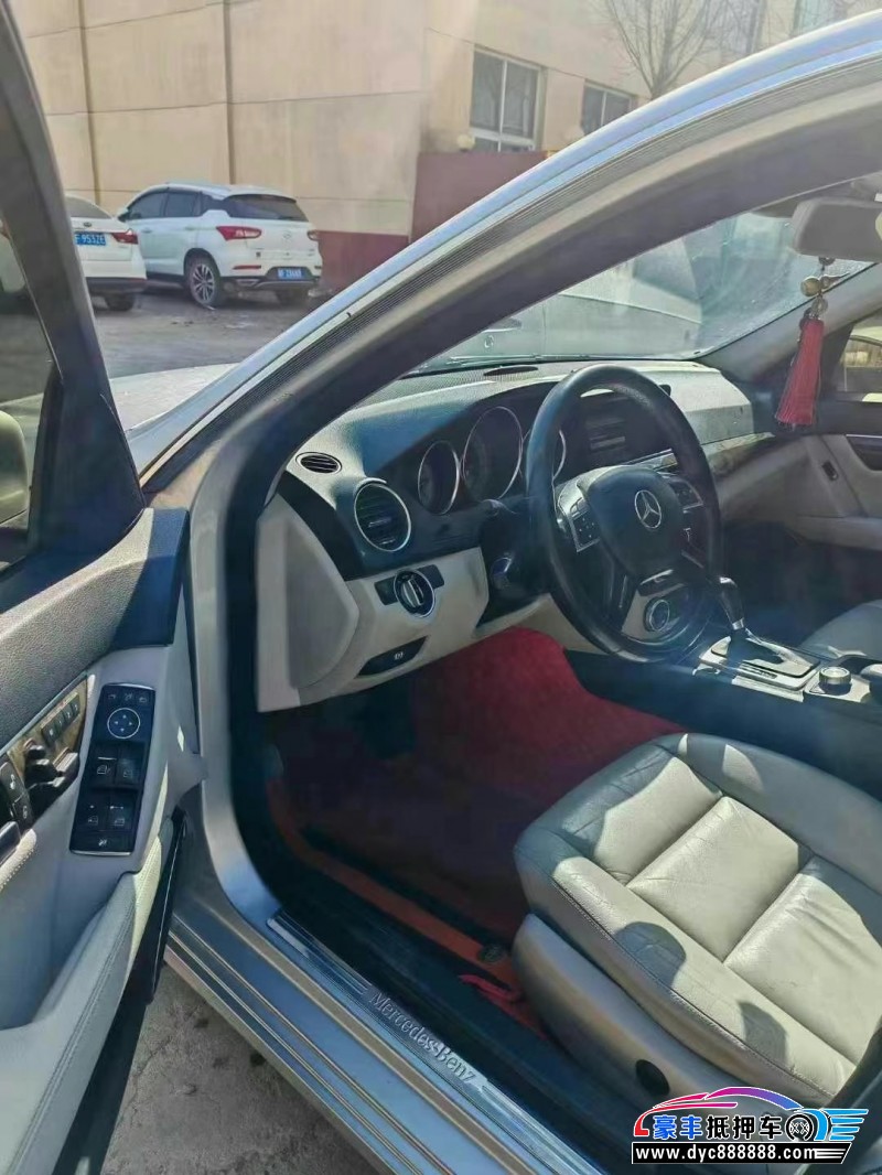 13年奔驰C轿车抵押车出售