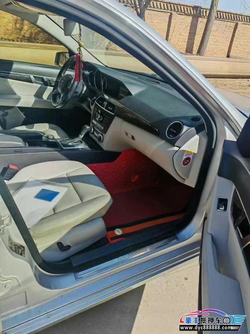 13年奔驰C轿车抵押车出售