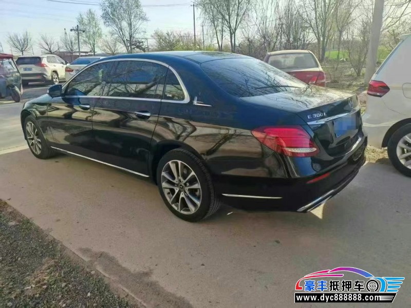 17年奔驰E轿车抵押车出售